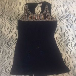 ❤️Navy blue jumper w/ beautiful embroidery